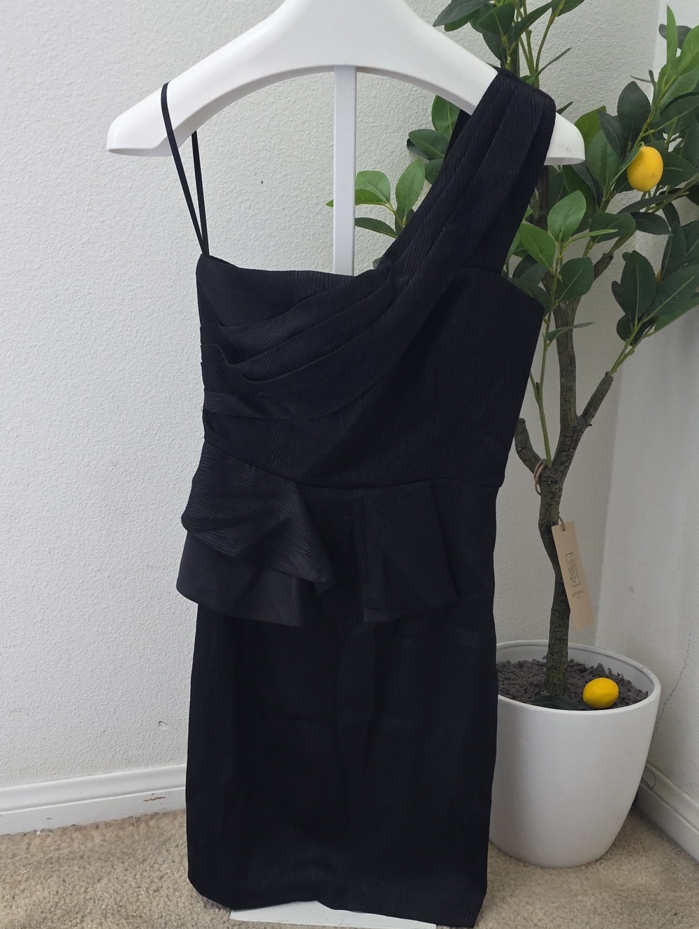 max and cleo Black One-Shoulder Ruffle Peplum Dress Size 4